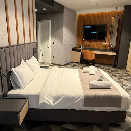 Hotel H-mak Airport 3*