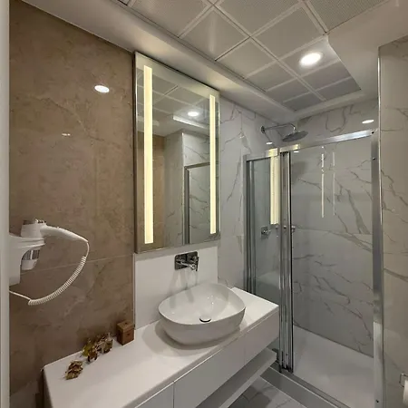 H-mak Airport Hotel